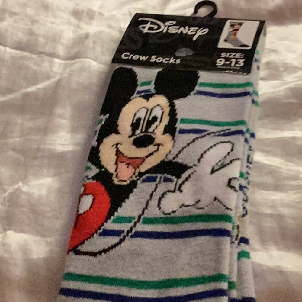 🖤NWT Fun Disney Mickey Mouse Socks 9—13 
Closet Must Have 🖤